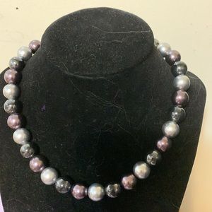 Beautiful faux pearls necklace 15”